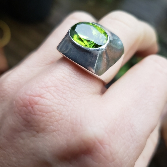 Large Peridot Ring - Picture 3 of 5